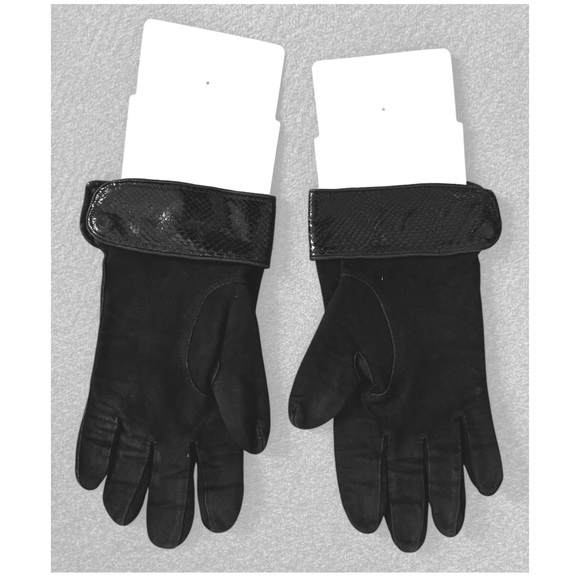 Valentino Black Suede Gloves with Embossed Leather Cuff - Picture 7 of 9